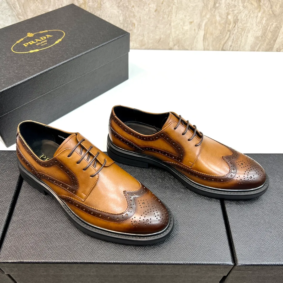 Original order quality: P580 Brand: PRADA (Prada) Standard code: Men's size 38/44 (45 can be customized) Grade: Same style as the official website High-quality men's shoes Material: Original cowhide Water-dyed cowhide lining Rubber outsole Style categories: Men's fashionable formal leather shoes Slip-on men's shoes series Young fashion European and American trends British style Top luxury Color: Actual picture